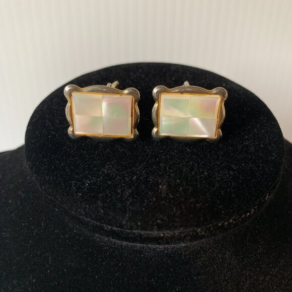 Vintage Mother of Pearl Gold Tone Cuff Link - Picture 1 of 3
